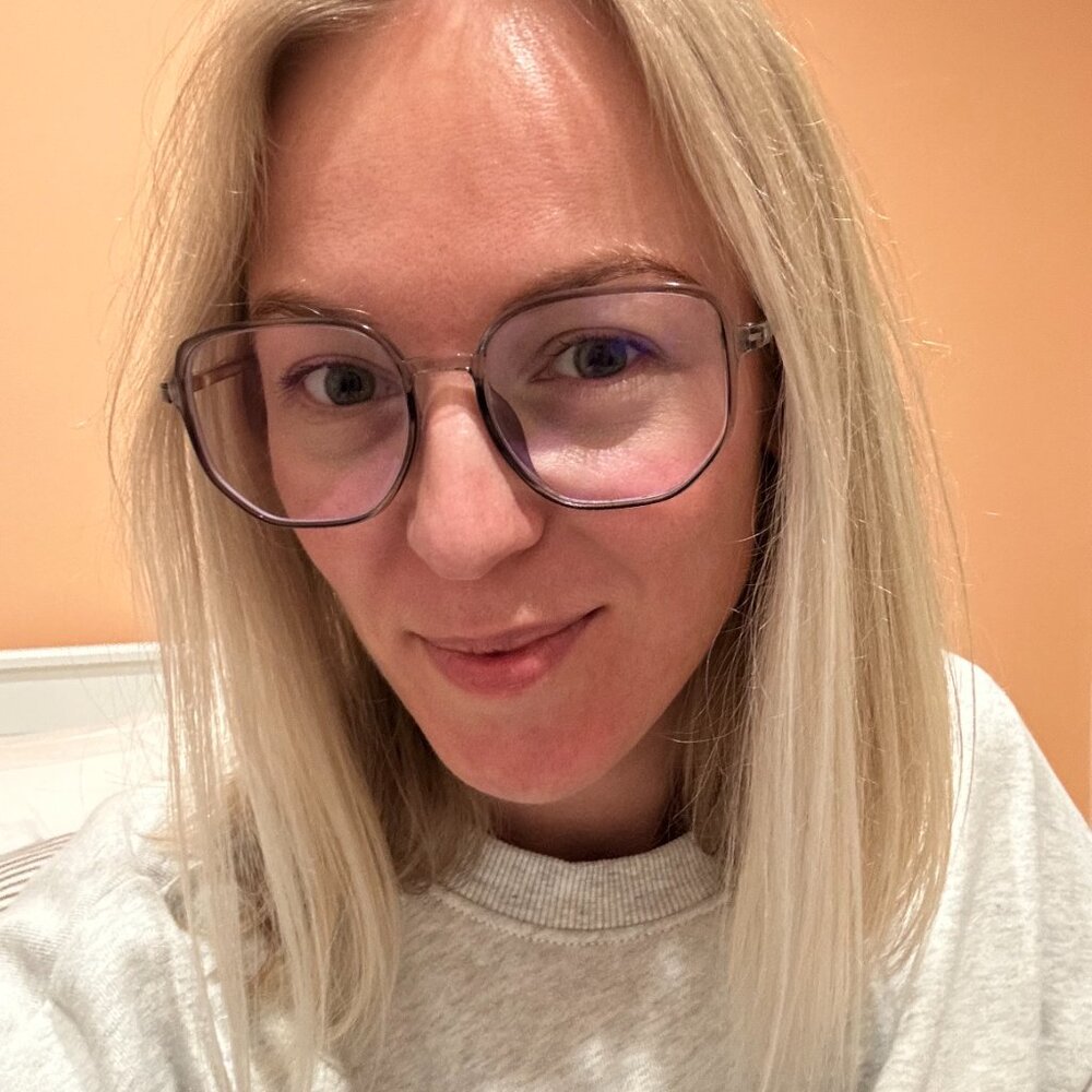 Gray rectangular plastic frame - image 3